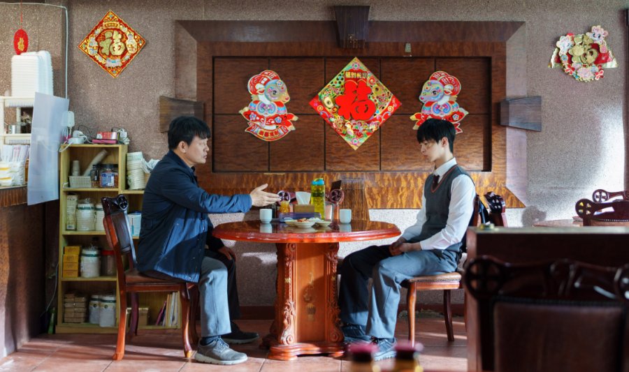 دانلود سریال کره ای ملکه‌ مانتیس | سریال Queen Mantis 2025